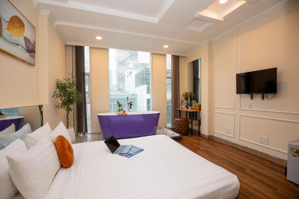 Quy Hung Hotel Central Хошимин Екстериор снимка