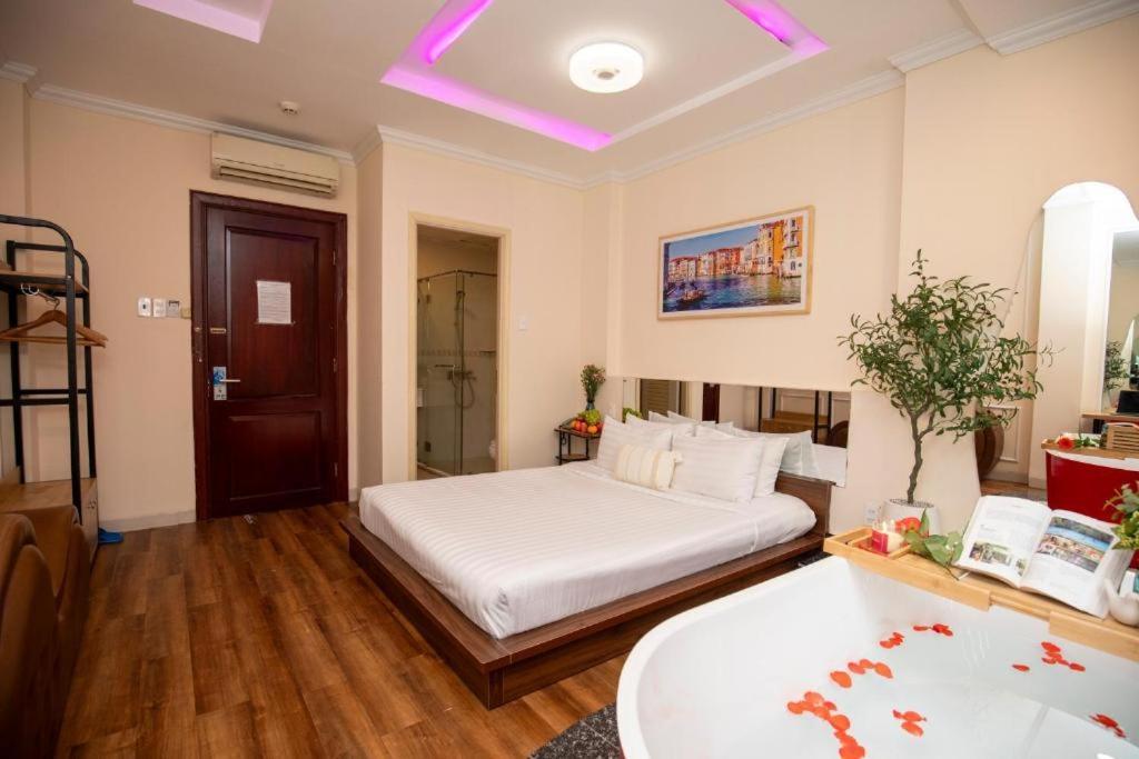 Quy Hung Hotel Central Хошимин Екстериор снимка