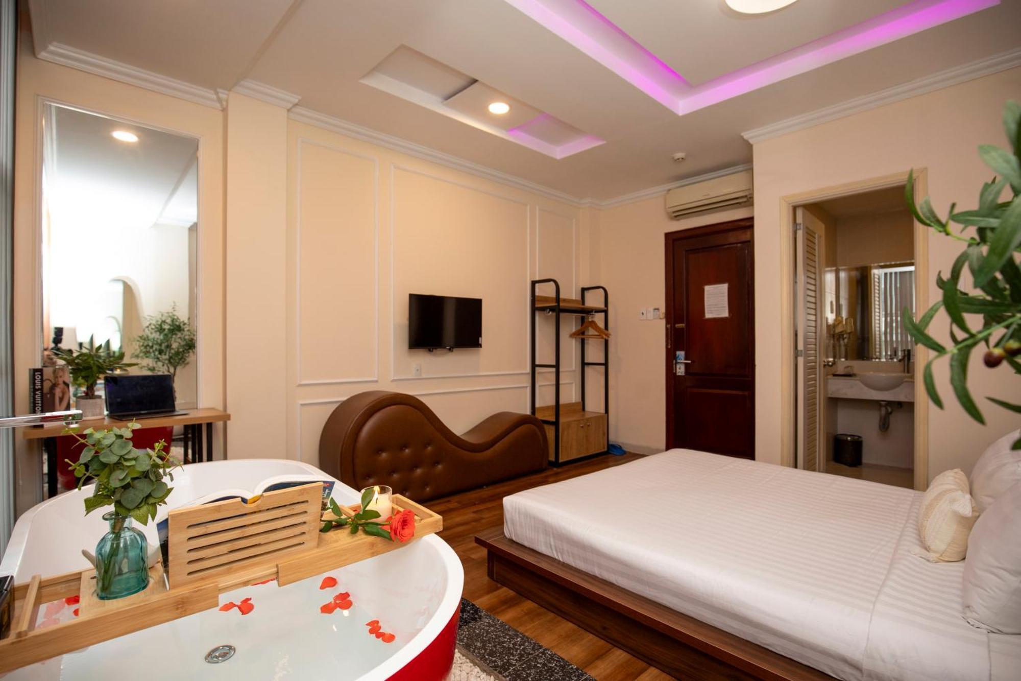 Quy Hung Hotel Central Хошимин Екстериор снимка