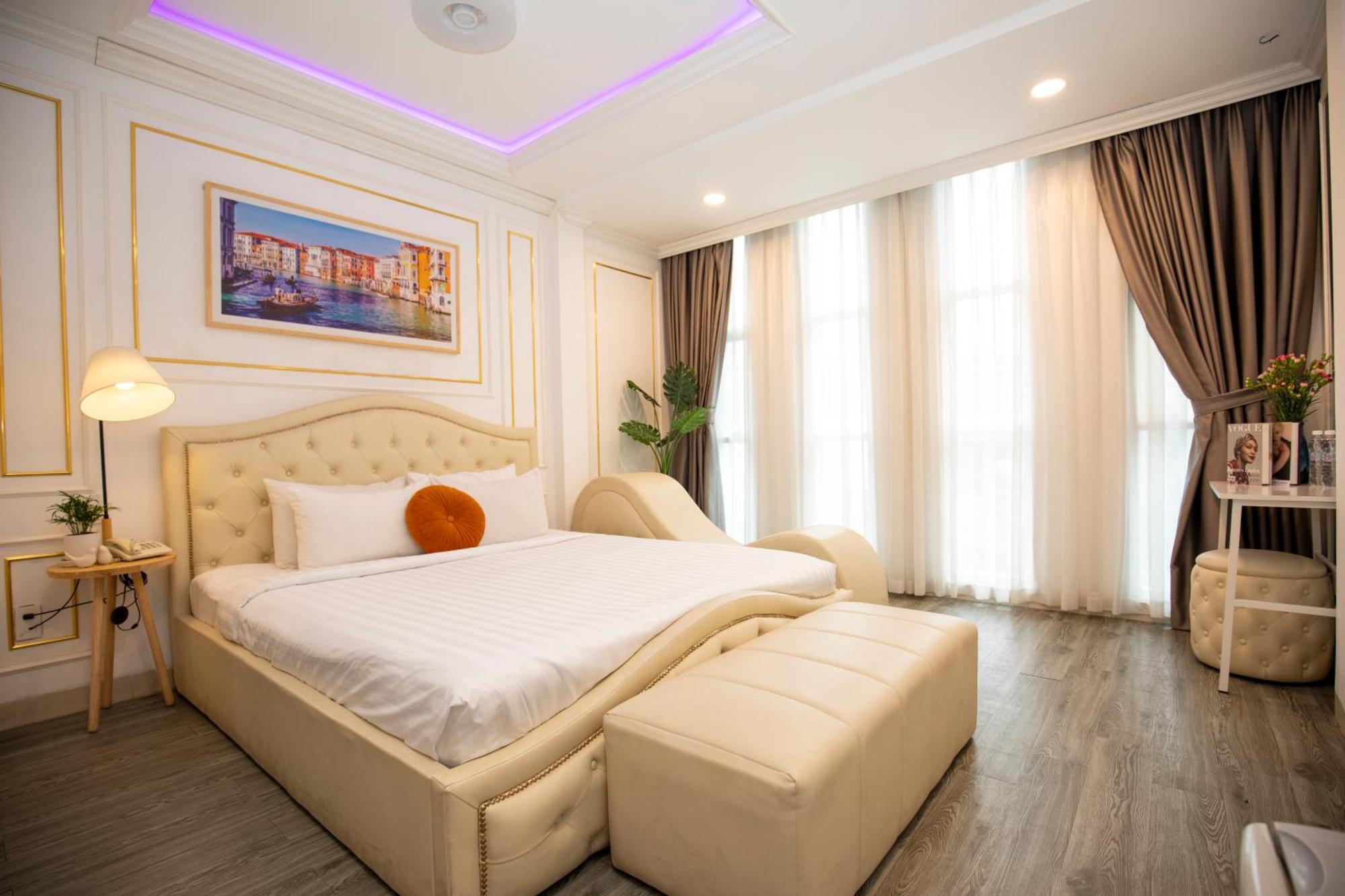 Quy Hung Hotel Central Хошимин Екстериор снимка