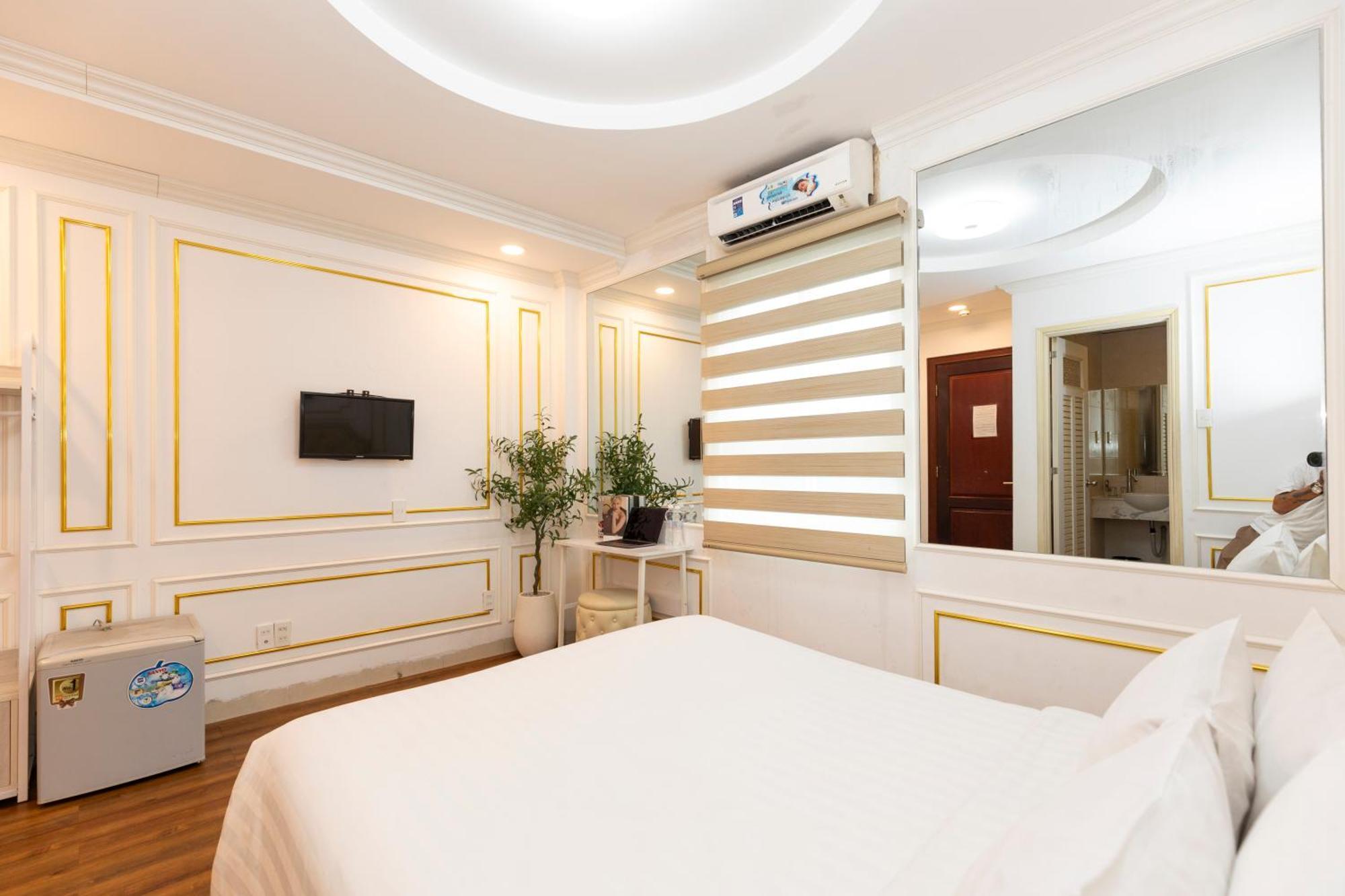 Quy Hung Hotel Central Хошимин Екстериор снимка