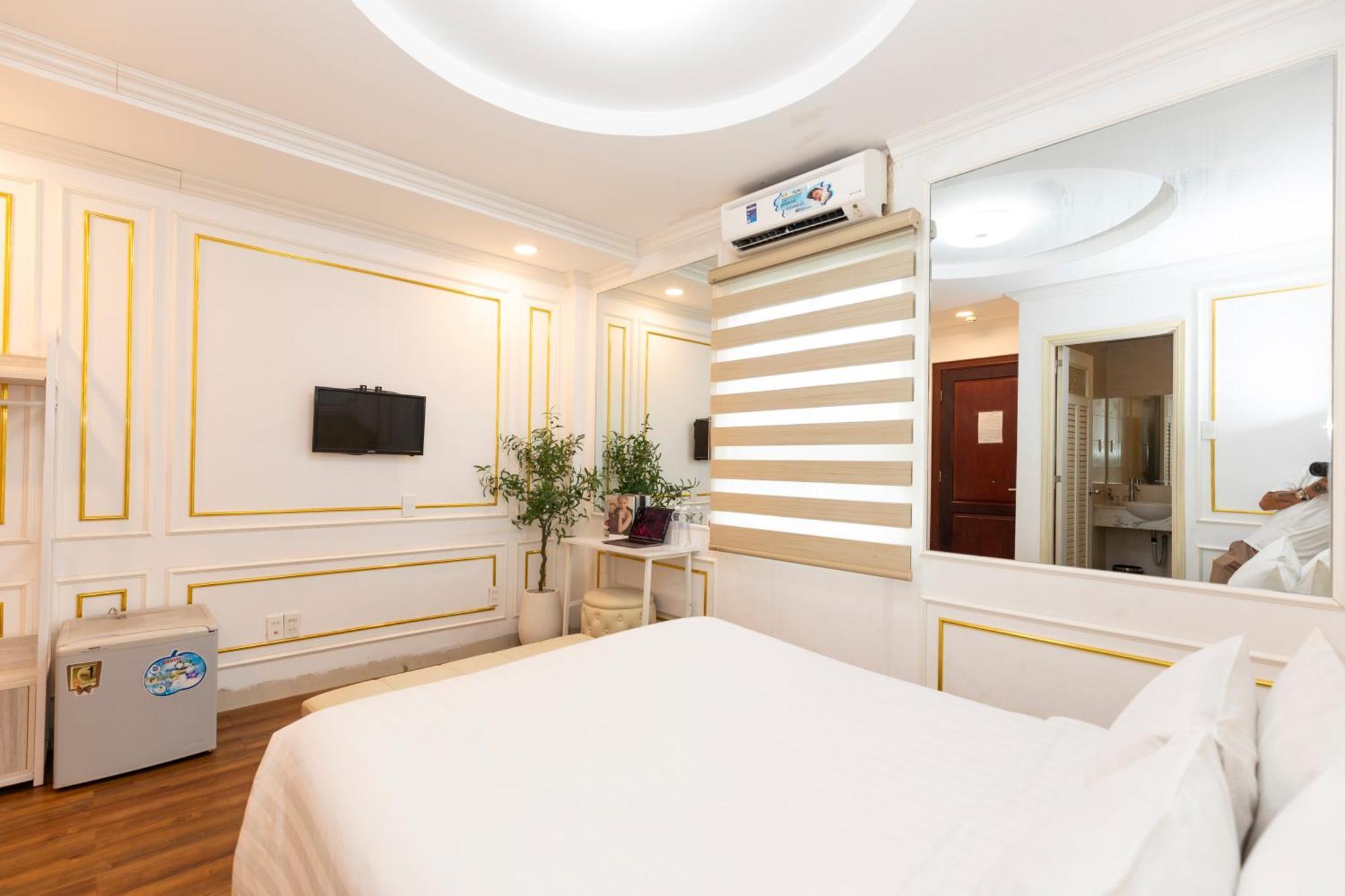 Quy Hung Hotel Central Хошимин Екстериор снимка