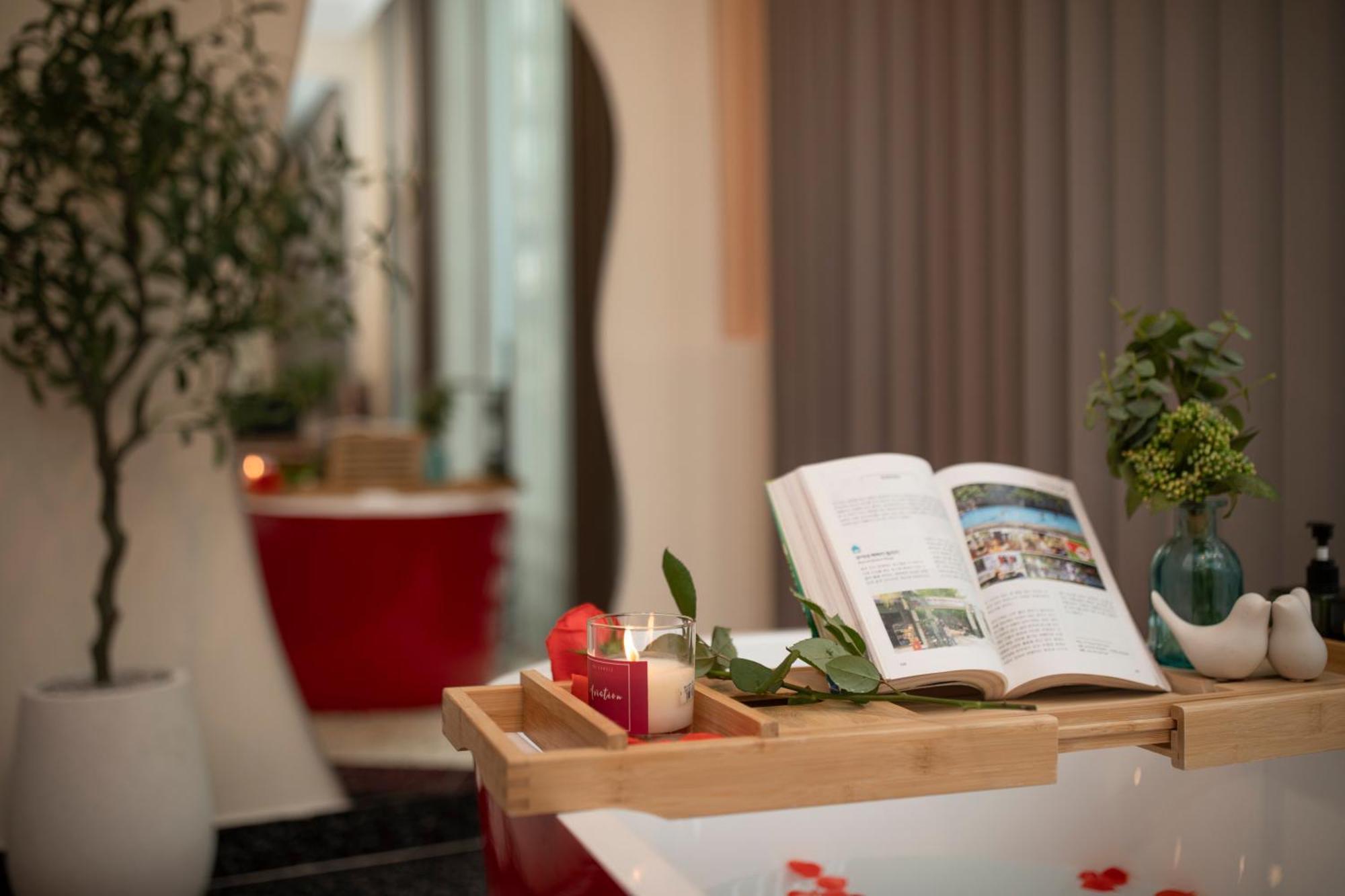 Quy Hung Hotel Central Хошимин Екстериор снимка
