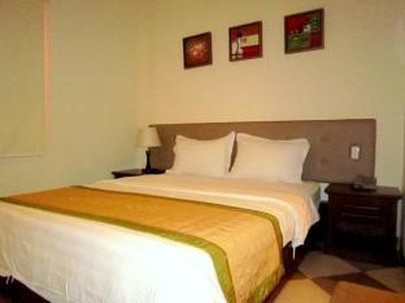 Quy Hung Hotel Central Хошимин Екстериор снимка
